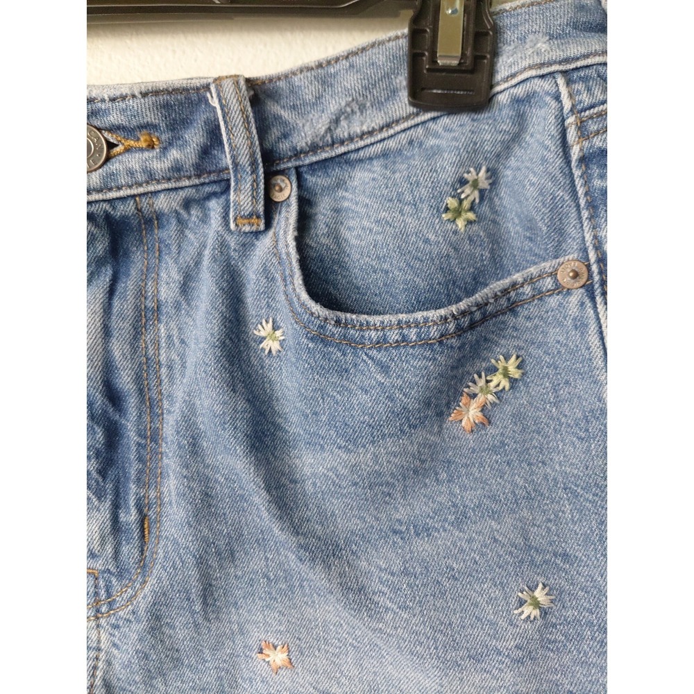American Eagle High Rise Floral Embroidered  Distressed Denim Mom Shorts 8 Blue - Picture 2 of 7